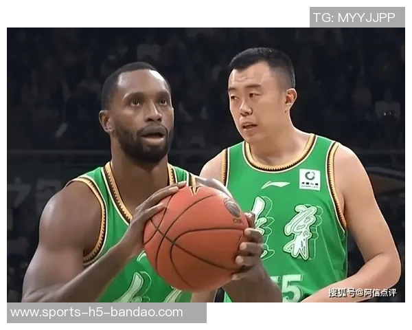 广州男篮引进委内瑞拉国家队体能教练里卡多洛佩兹助力球队新赛季 广州男篮引进委内瑞拉国家队体能教练里卡多洛佩兹助力球队新赛季