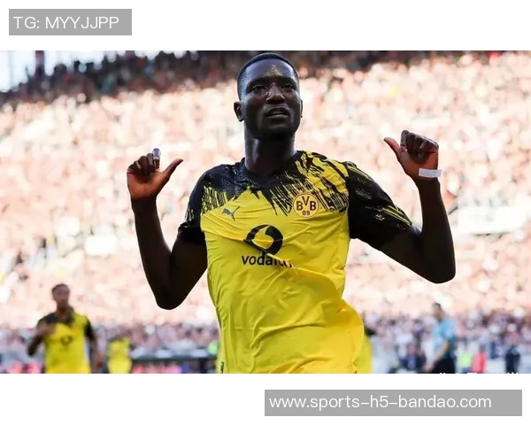 德国总理默茨提前离场错失多特绝杀圣保利的精彩瞬间