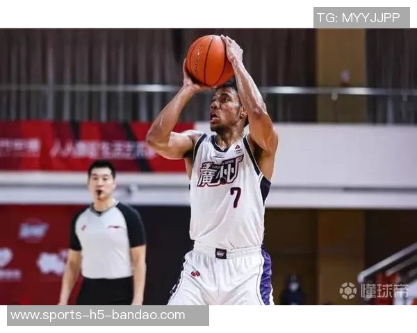 祝铭震19分钟高效表现7中5砍下16分三分球6中4展现出色状态