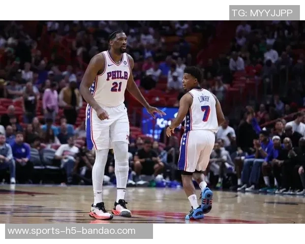 洛瑞回忆与马克西的对话期待季后赛的信心与责任感